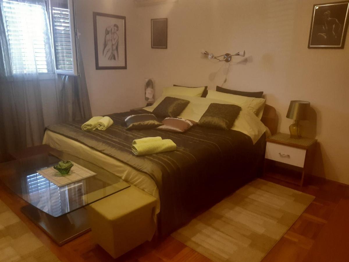 Apartments Palm House Ровинь Экстерьер фото