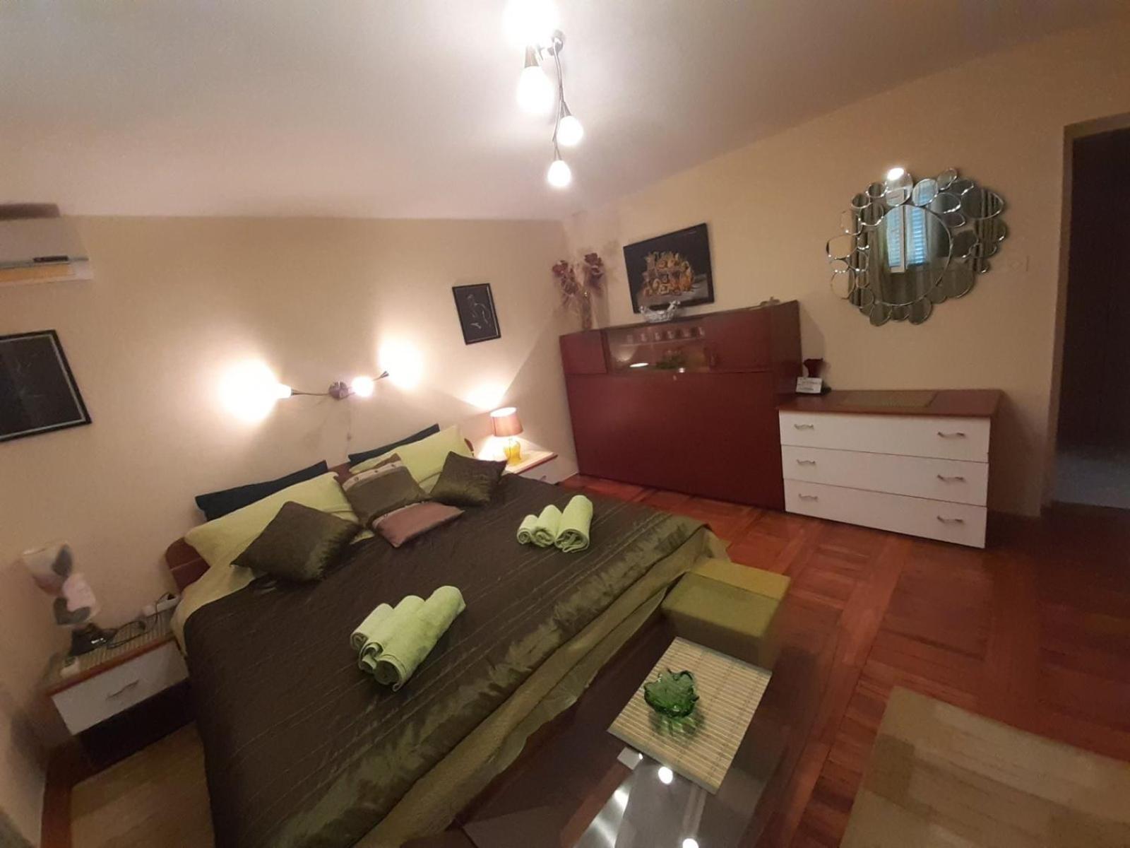 Apartments Palm House Ровинь Экстерьер фото