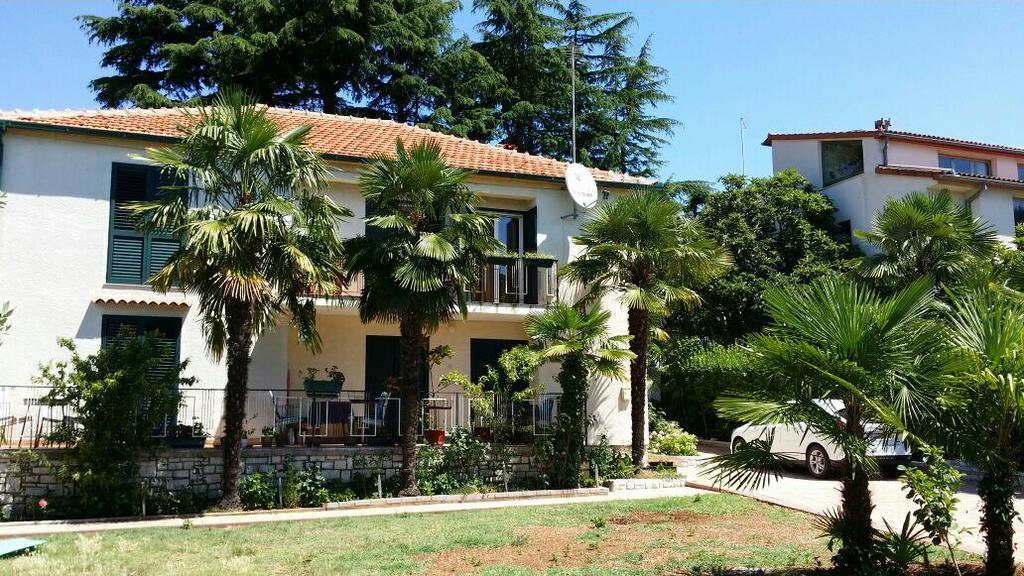 Apartments Palm House Ровинь Экстерьер фото